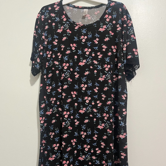 flora Dark Black with floral print flowy short sleeve dress size XL - Picture 1 of 5